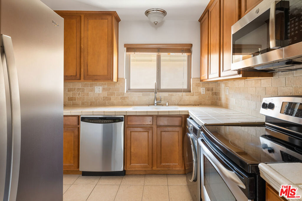 1000 S Westgate Avenue 312 Property Photo 2