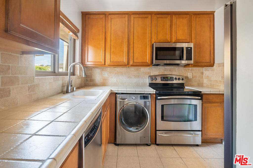 1000 S Westgate Avenue 312 Property Photo 17
