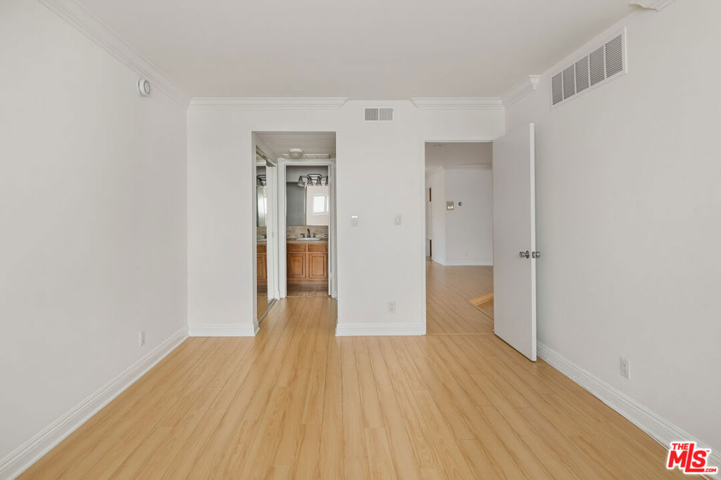1000 S Westgate Avenue 312 Property Photo 23
