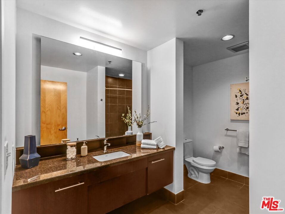 1111 S Grand Avenue 412 Property Photo 34