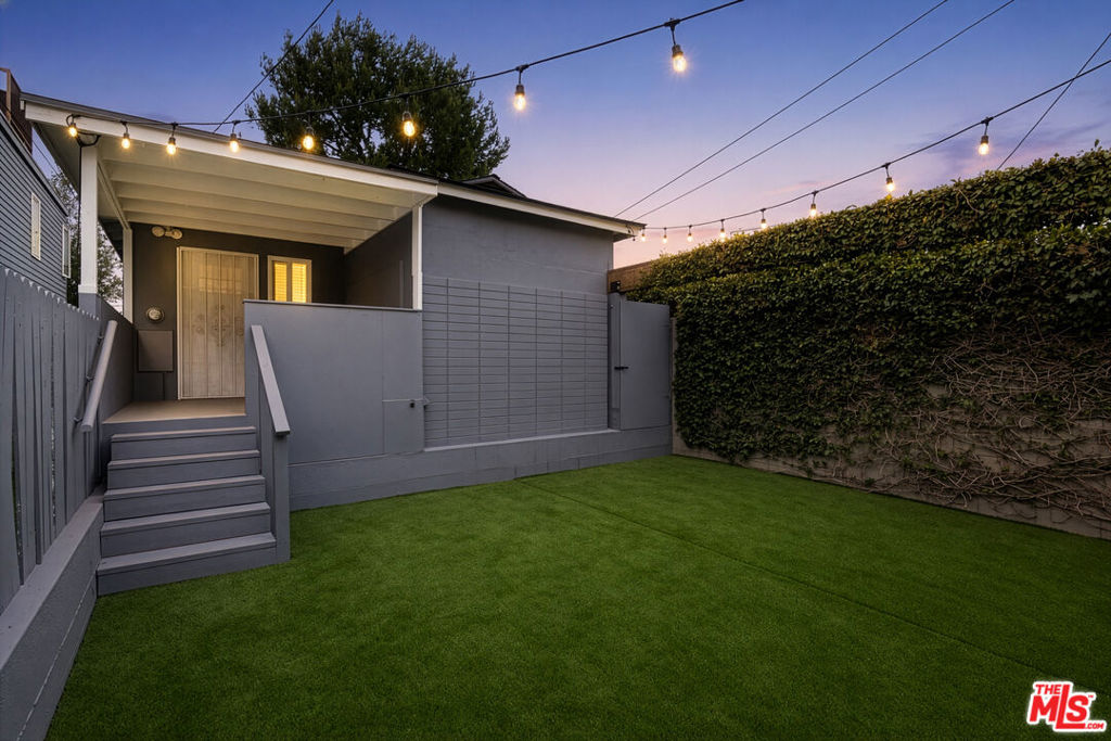 806 Navy Street Property Photo 22