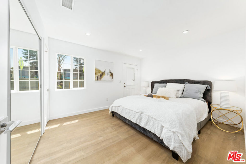 2957 Midvale Avenue Property Photo 9