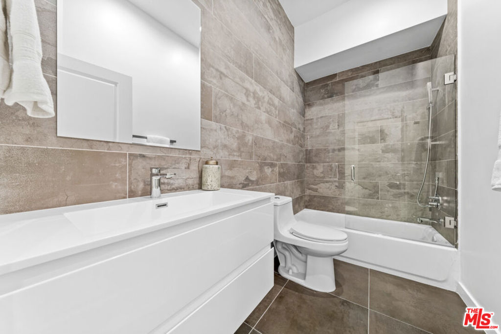 2957 Midvale Avenue Property Photo 13