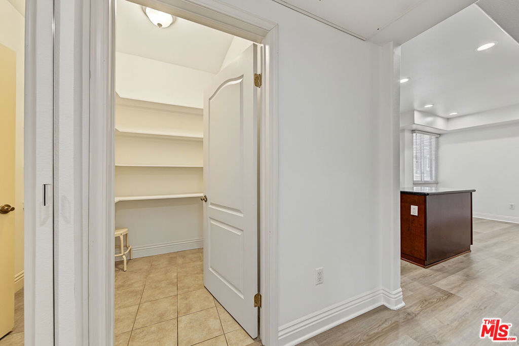 681 S Norton Avenue 103 Property Photo 14