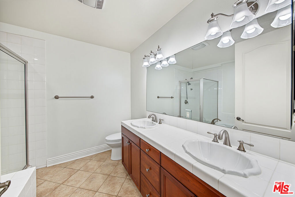 681 S Norton Avenue 103 Property Photo 20