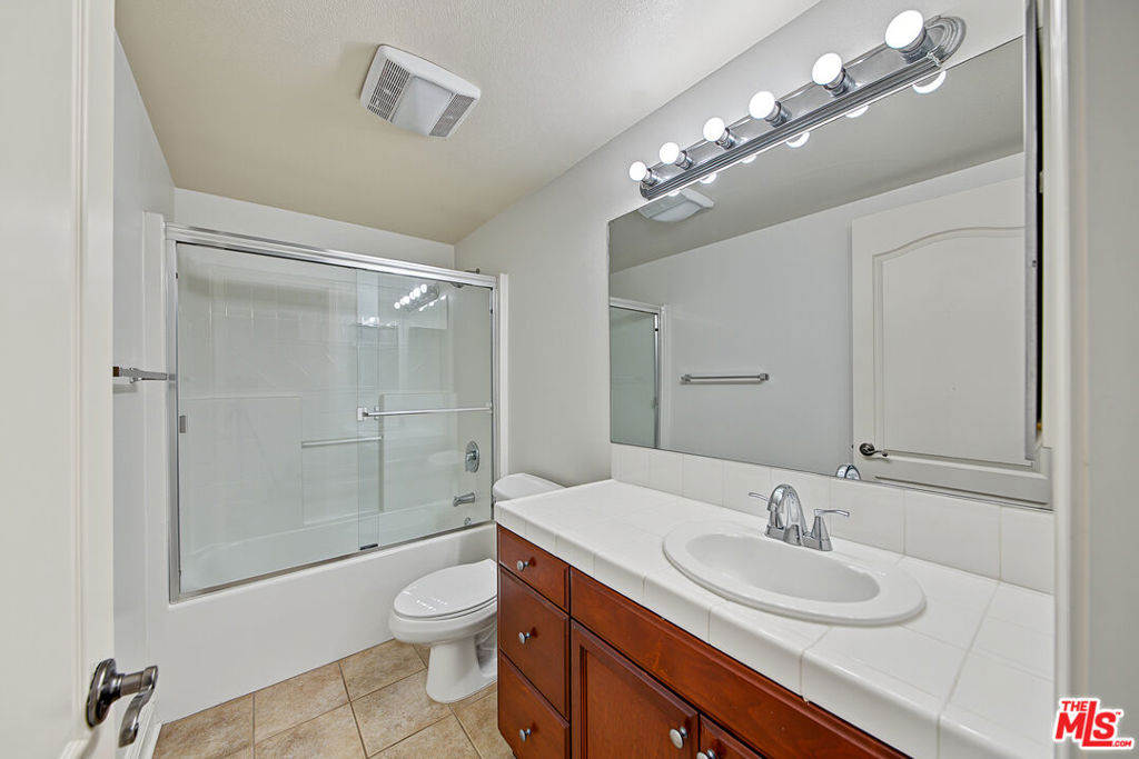 681 S Norton Avenue 103 Property Photo 25