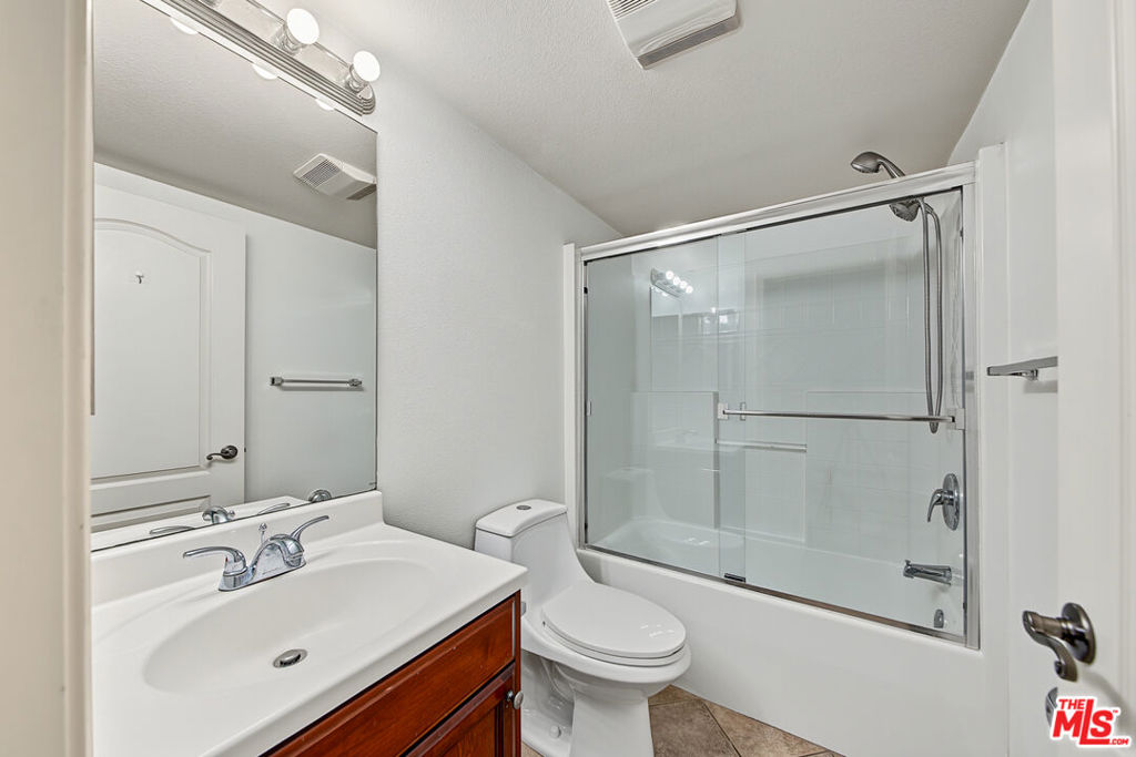 681 S Norton Avenue 103 Property Photo 28