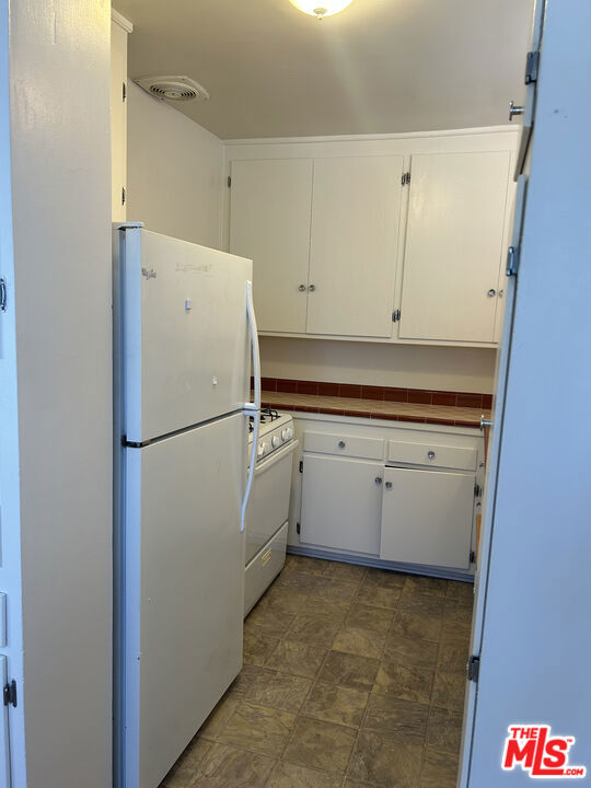 5820 W Olympic Boulevard 3 Property Photo 8