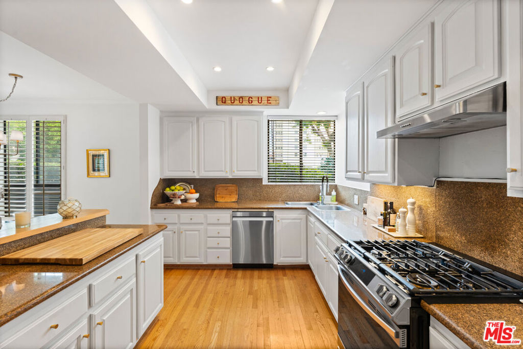 12115 San Vicente Boulevard 111 Property Photo 13