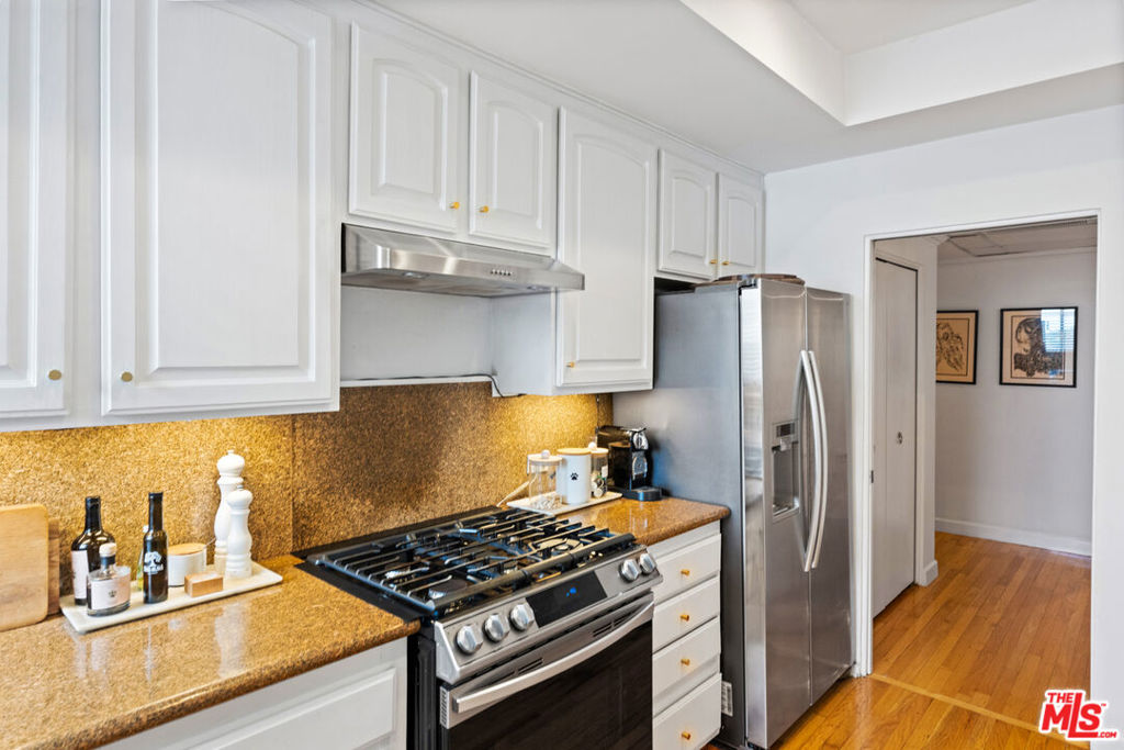 12115 San Vicente Boulevard 111 Property Photo 15