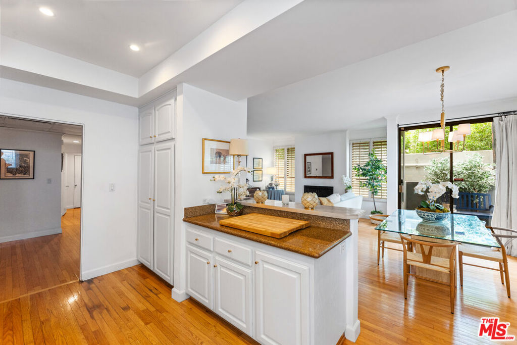 12115 San Vicente Boulevard 111 Property Photo 17