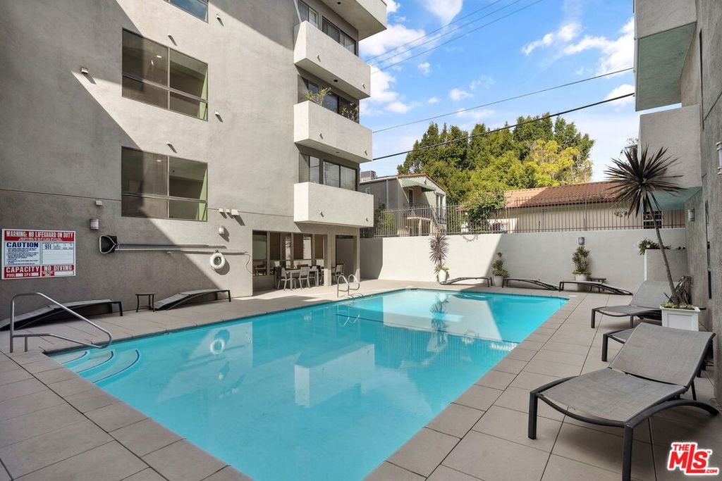 12115 San Vicente Boulevard 111 Property Photo 27
