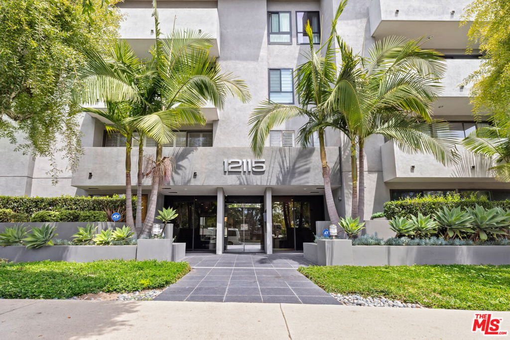 12115 San Vicente Boulevard 111 Property Photo 28