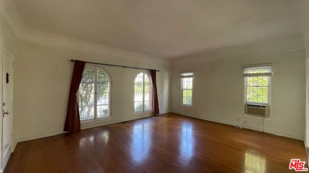 444 N Sycamore Avenue 1 Property Photo 4