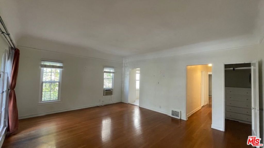 444 N Sycamore Avenue 1 Property Photo 6