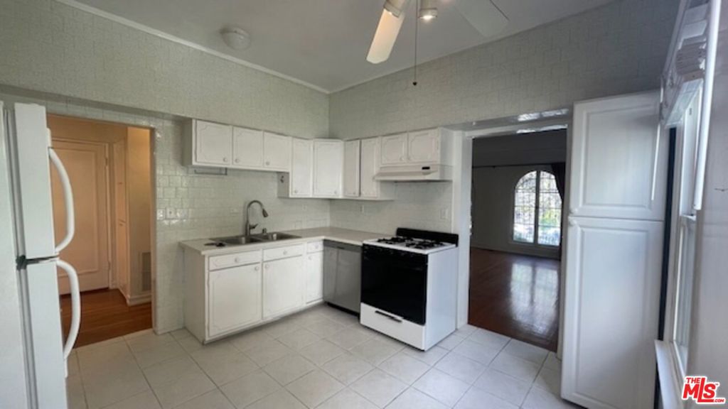 444 N Sycamore Avenue 1 Property Photo 10