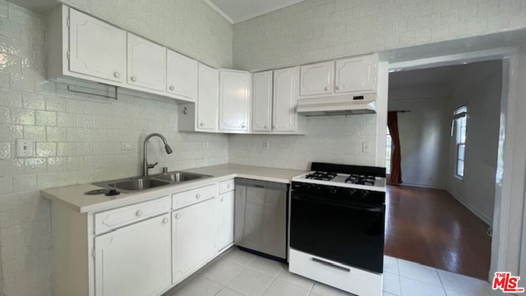 444 N Sycamore Avenue 1 Property Photo 11