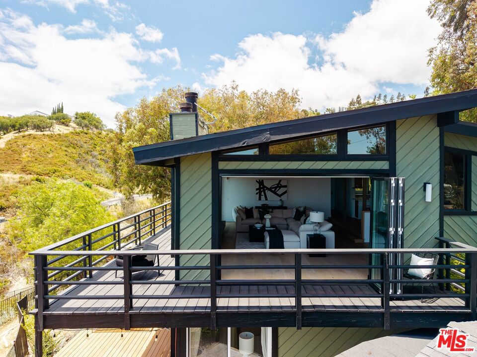 21625 Saddle Peak Road Property Photo 3