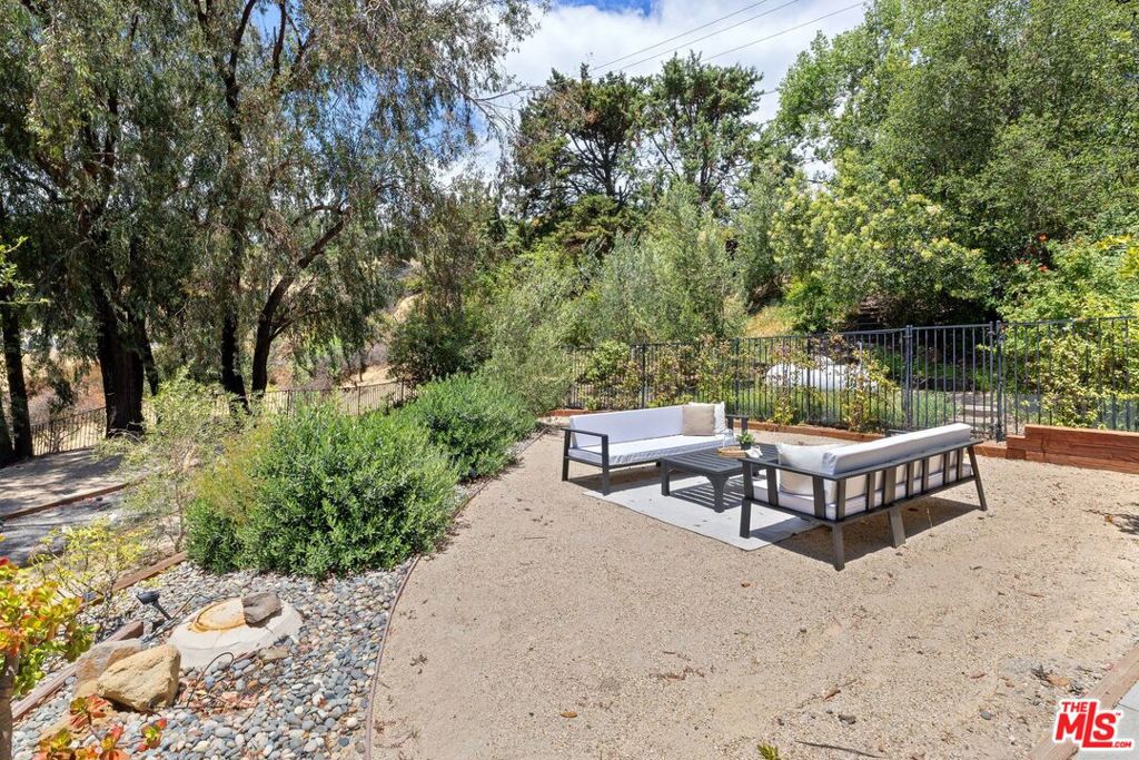 21625 Saddle Peak Road Property Photo 43
