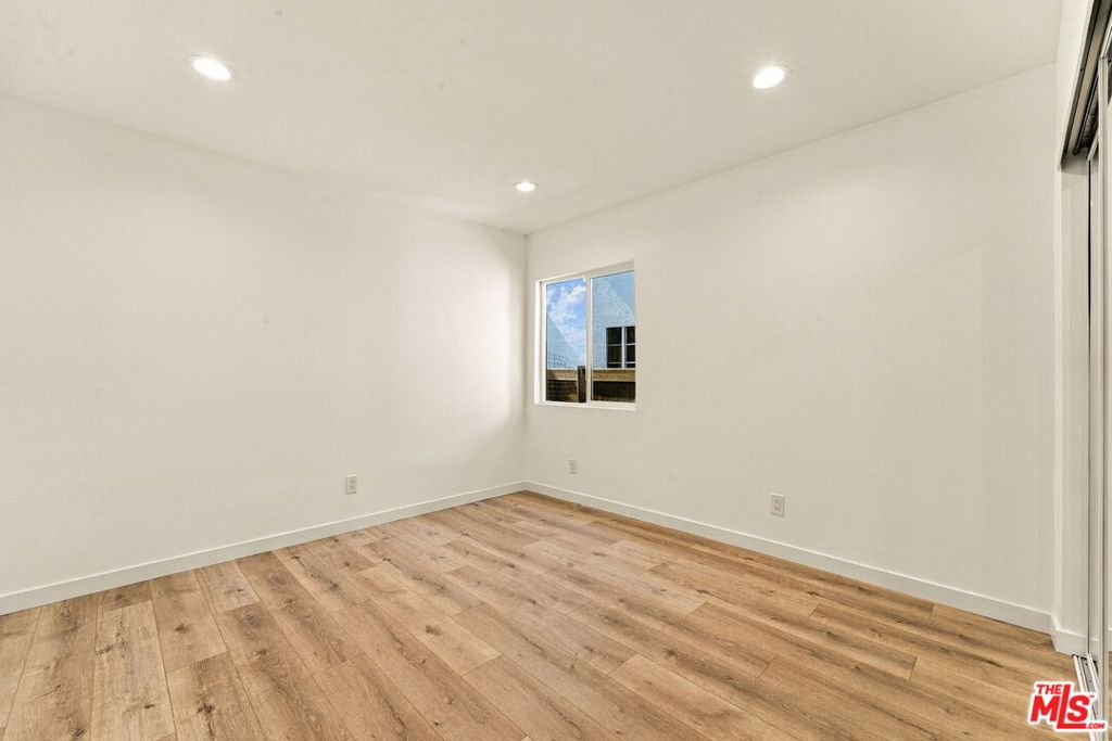 2481 Coolidge Avenue Property Photo 20