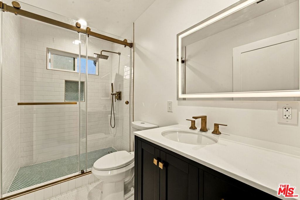 2481 Coolidge Avenue Property Photo 24