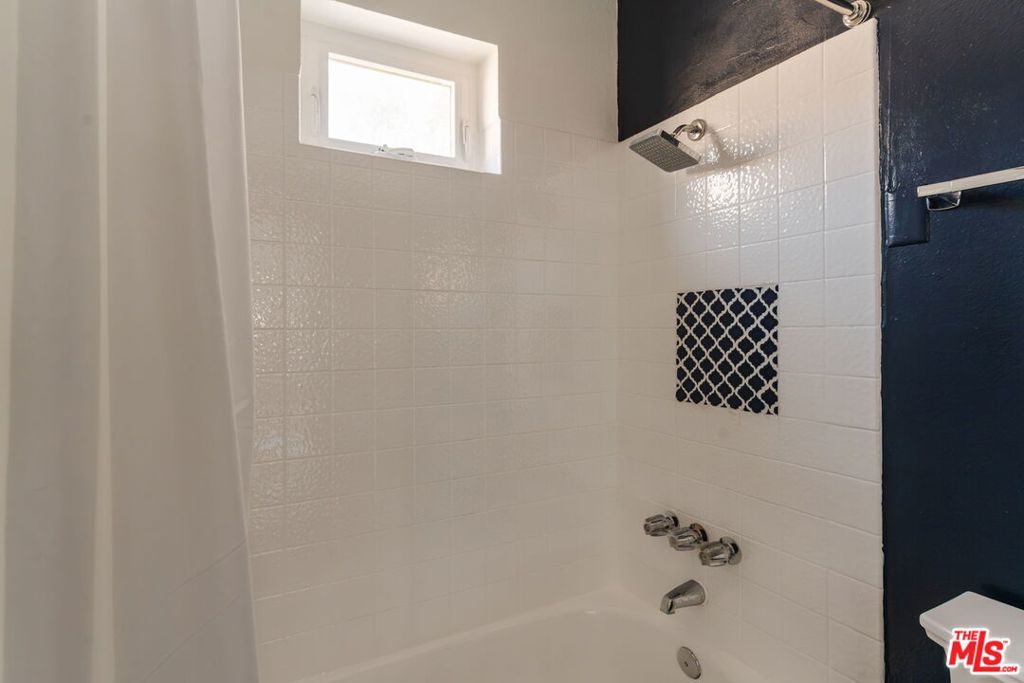 1559 Winona Boulevard F2 Property Photo 23