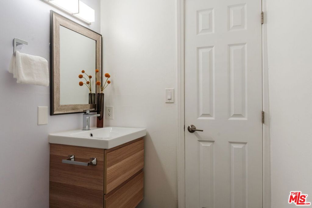 1559 Winona Boulevard F2 Property Photo 28