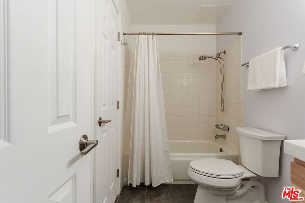 1559 Winona Boulevard F2 Property Photo 29