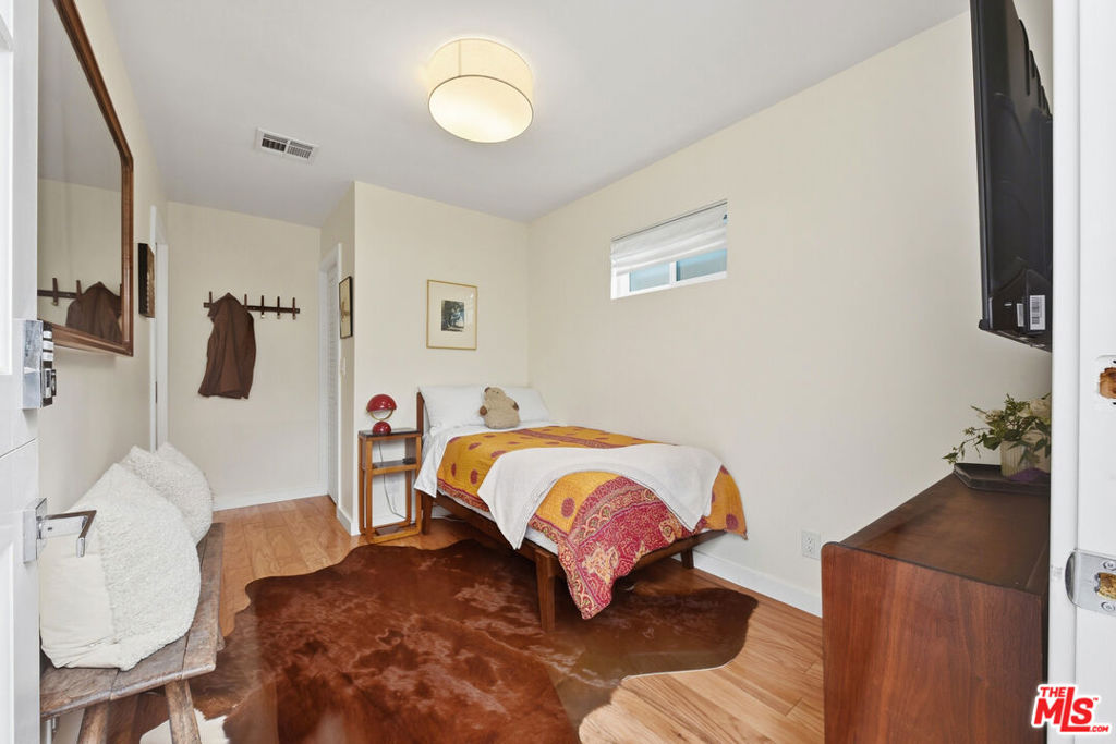 5629 Whitnall Highway Property Photo 18