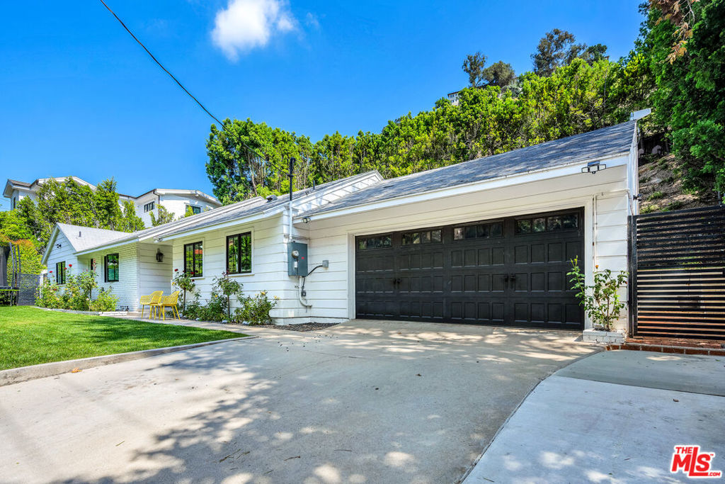 1450 N Bundy Drive Property Photo 1