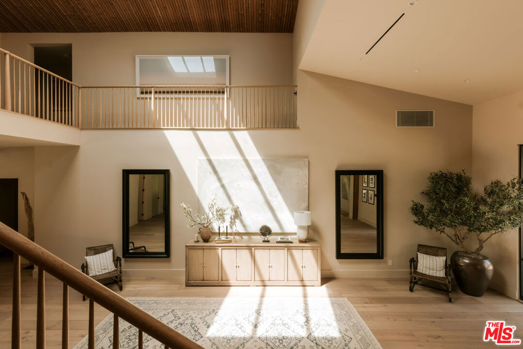 5287 Round Meadow Road Property Photo 3