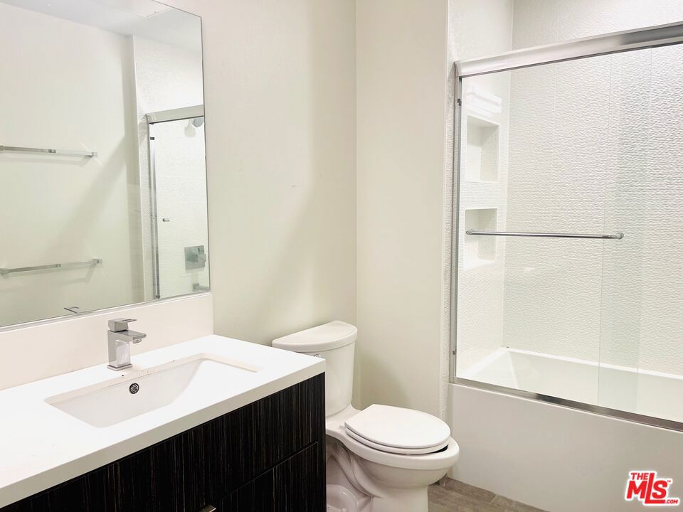 1122 Gayley Avenue 308 Property Photo 8