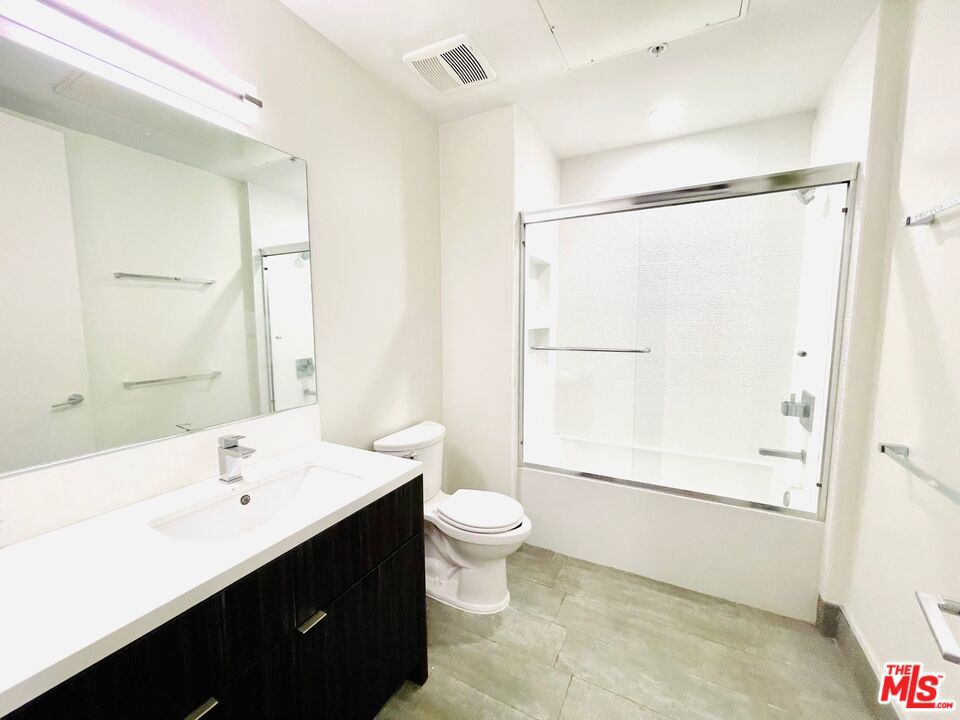 1122 Gayley Avenue 308 Property Photo 10