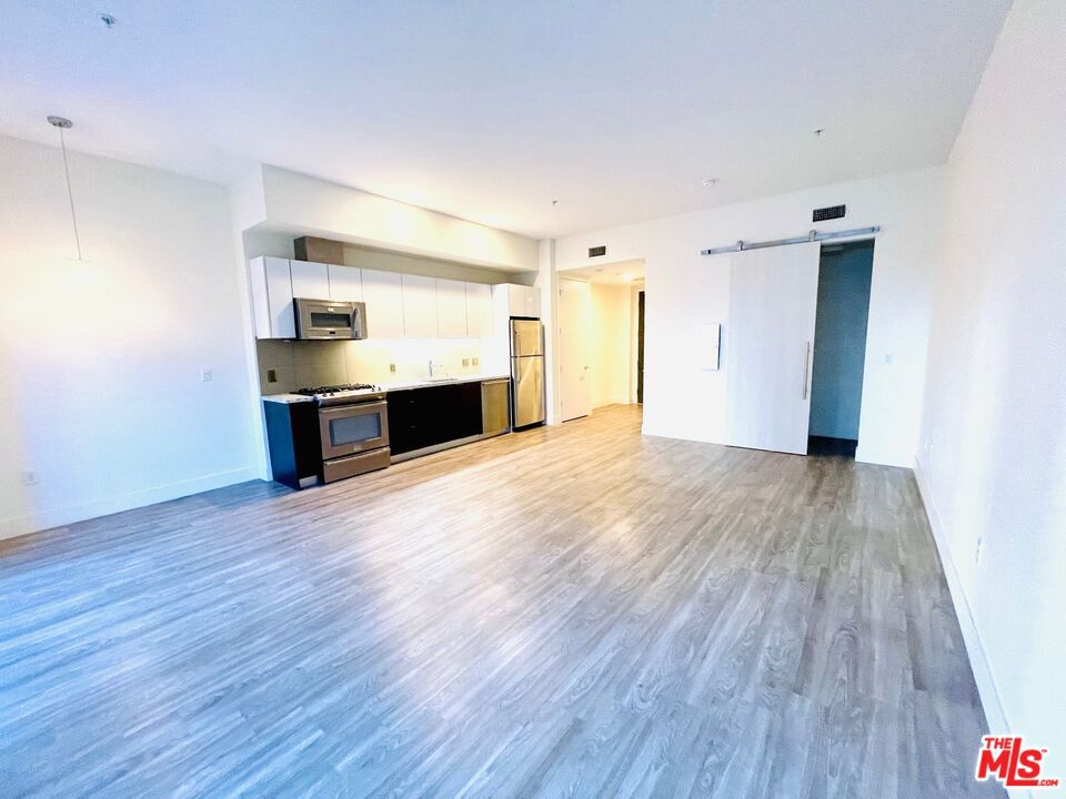 1122 Gayley Avenue 308 Property Photo 11