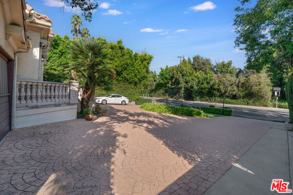12408 W Sunset Boulevard Property Photo 5