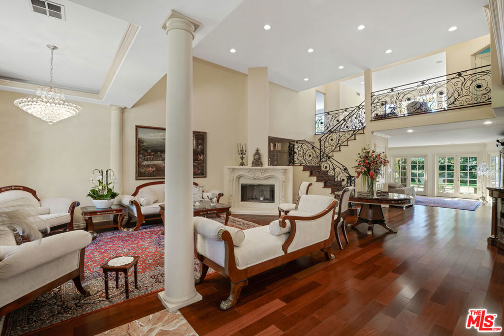 12408 W Sunset Boulevard Property Photo 10