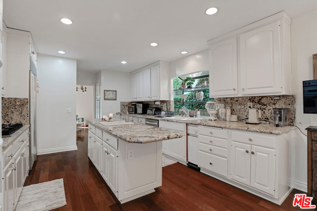 12408 W Sunset Boulevard Property Photo 21