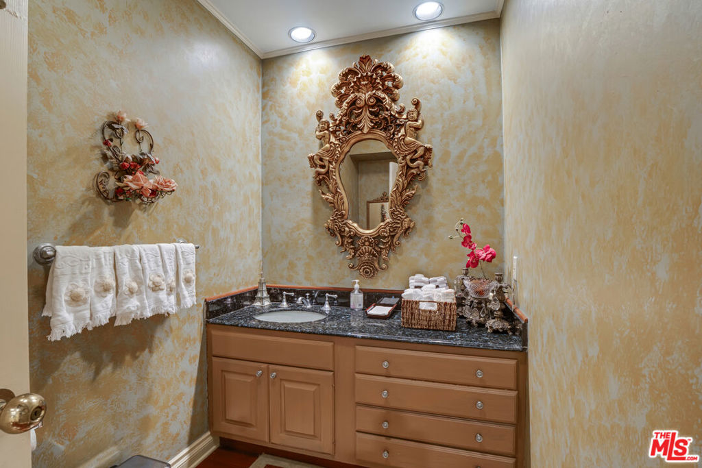 12408 W Sunset Boulevard Property Photo 28