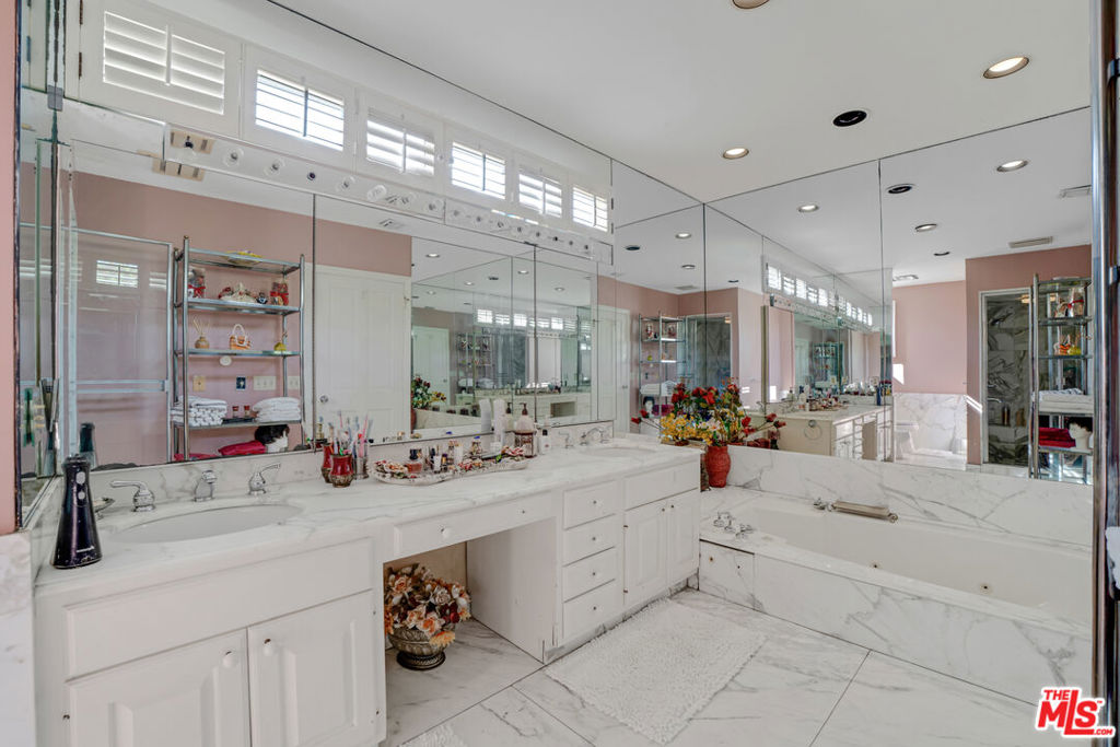 12408 W Sunset Boulevard Property Photo 29