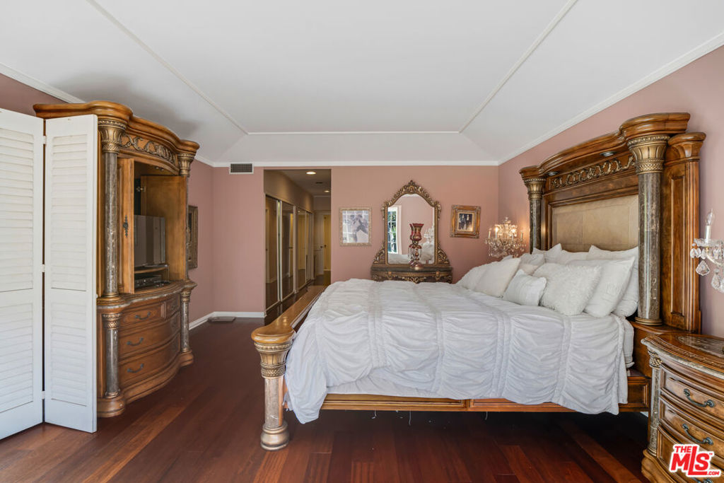 12408 W Sunset Boulevard Property Photo 32