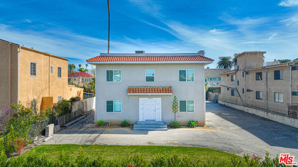 702 Crenshaw Boulevard Property Photo 2