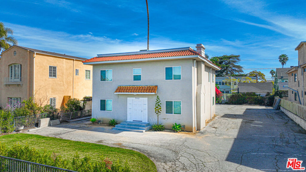 702 Crenshaw Boulevard Property Photo 3