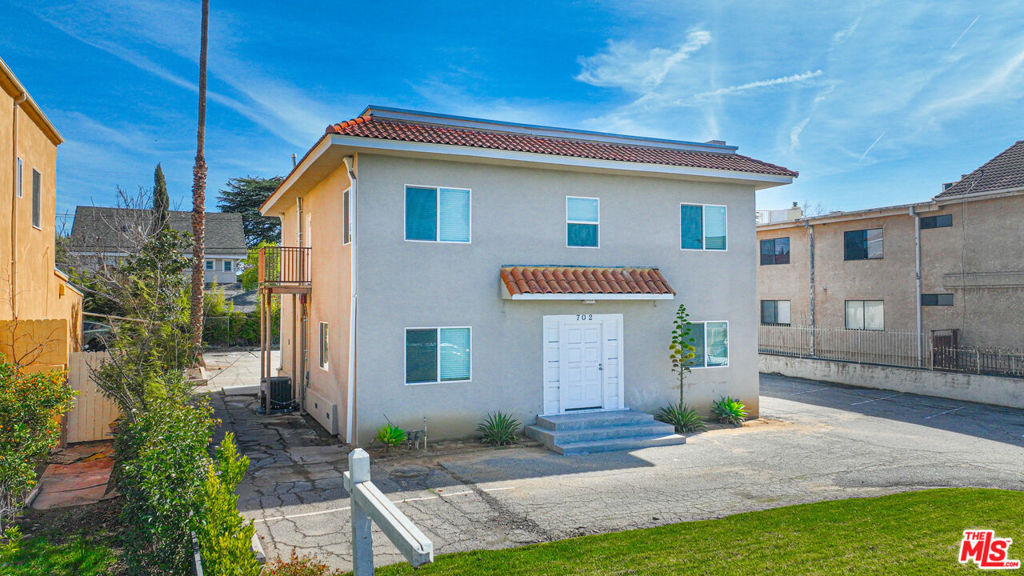 702 Crenshaw Boulevard Property Photo 4