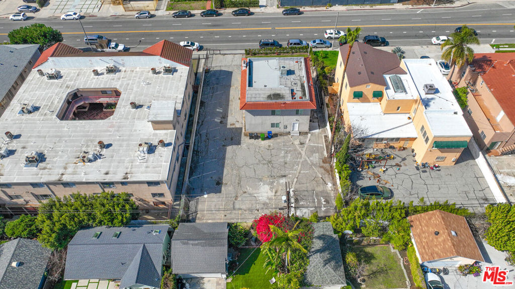 702 Crenshaw Boulevard Property Photo 9