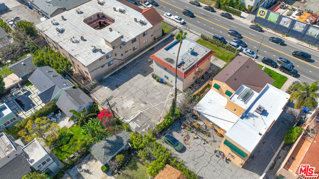 702 Crenshaw Boulevard Property Photo 10