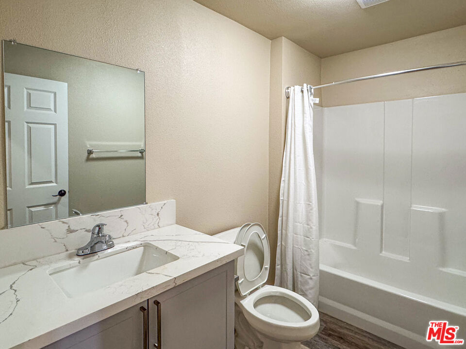 702 Crenshaw Boulevard Property Photo 24