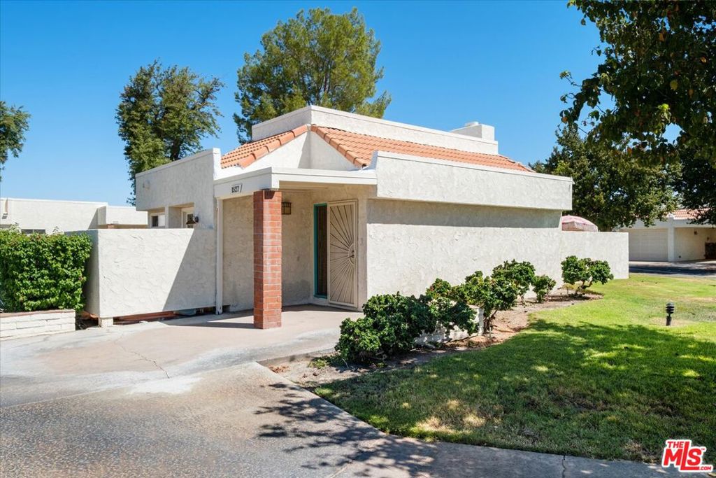 1527 Spyglass Plaza Property Photo 1