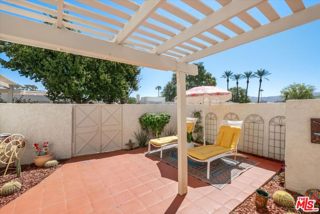 1527 Spyglass Plaza Property Photo 8