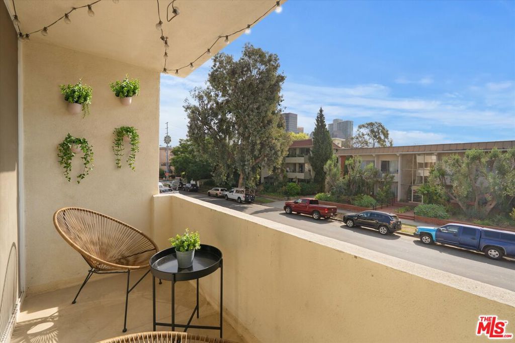 11925 Mayfield Avenue 2 Property Photo 2