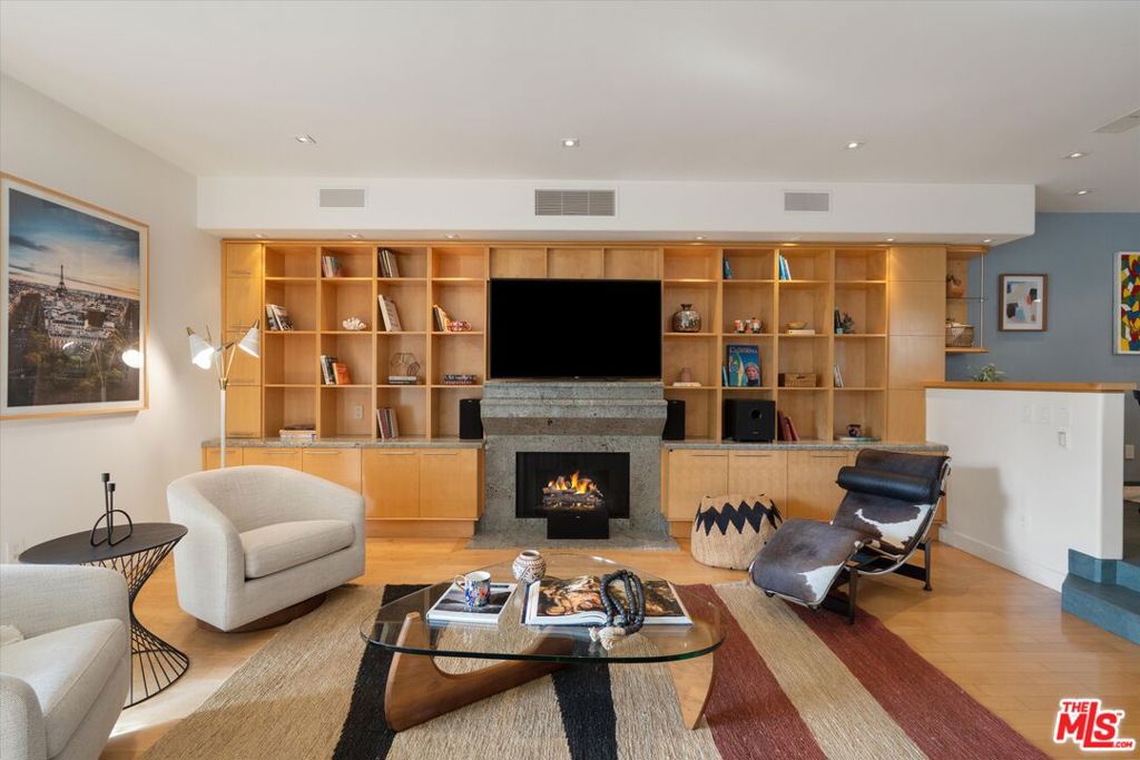 11925 Mayfield Avenue 2 Property Photo 3